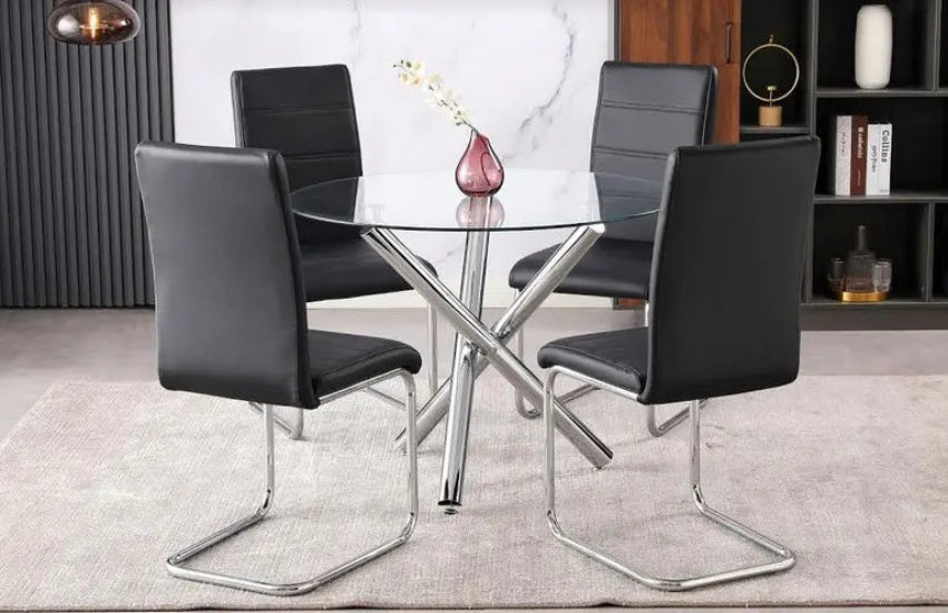 Ensemble de salle à manger Optimum Plus avec une table en verre et quatre chaises noires au design contemporain.