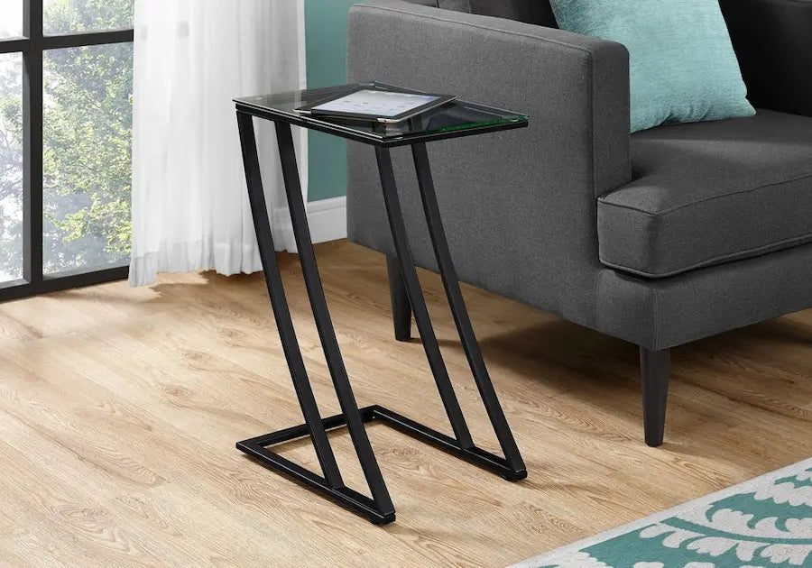 Table dappoint Optimum Plus en métal noir avec un dessus en verre transparent, au design moderne et élégant.