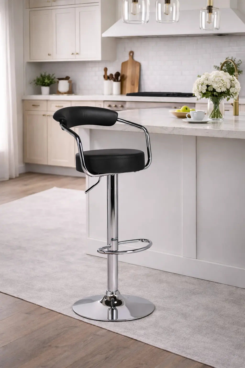 Tabouret de bar ajustable Optimum Plus en noir, avec un design contemporain et un repose-pieds en chrome, idéal pour la.