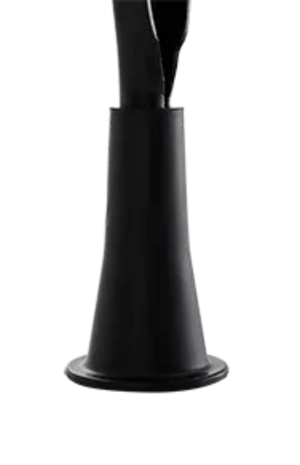 Un support en métal noir de forme conique, offrant une base solide et stable pour divers objets.