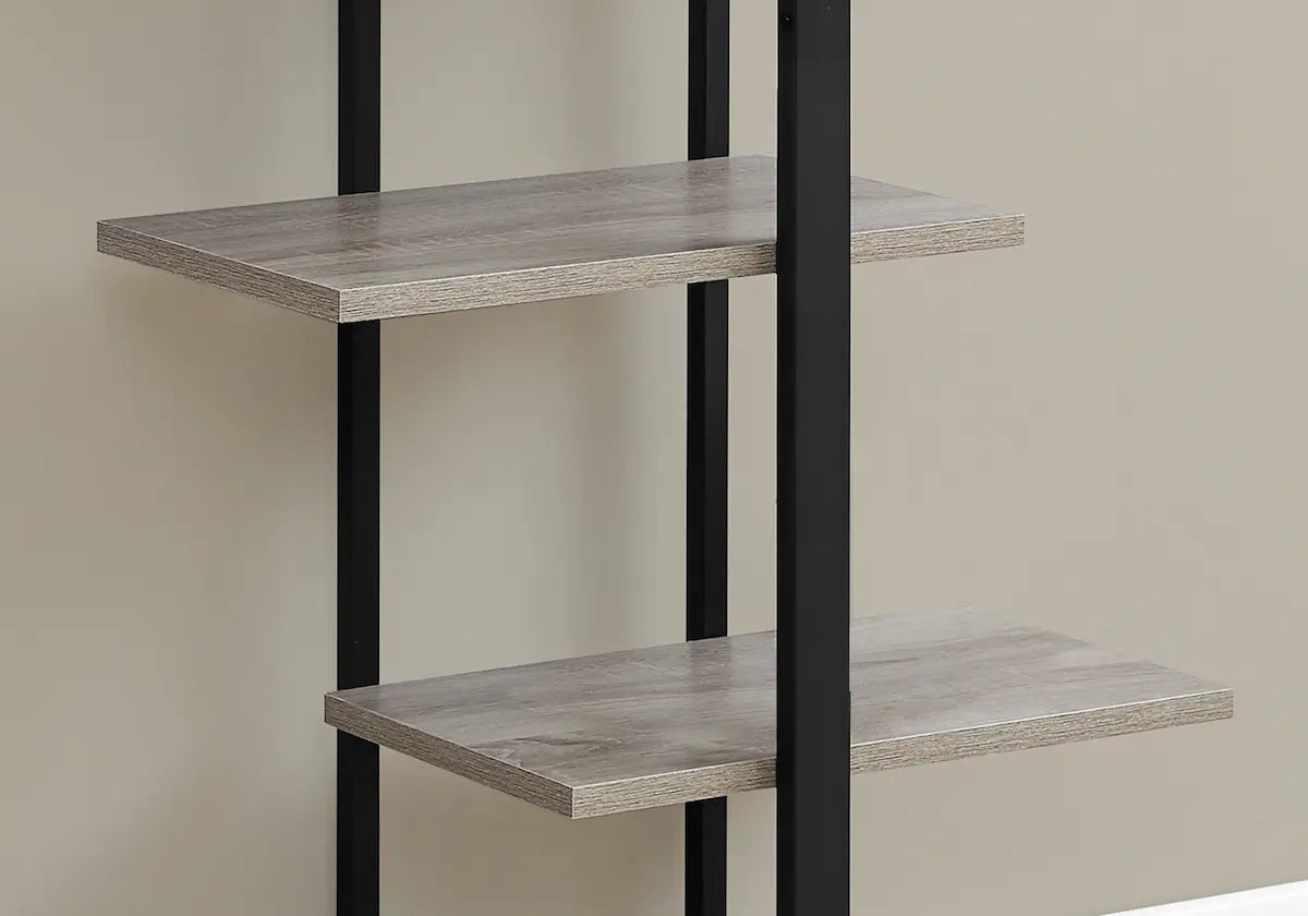 Étagère moderne en métal noir avec étagères en bois taupe, offrant un design élégant et contemporain pour votre intérieur.