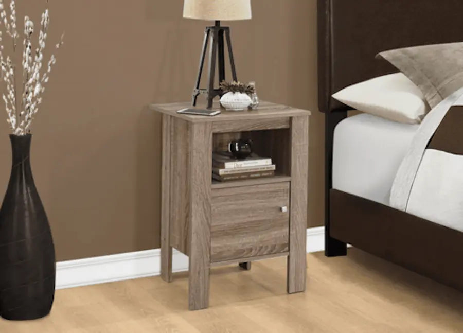 Table dappoint en taupe foncé avec rangement, style industriel contemporain, parfaite pour une chambre ou un salon. Optimum Plus.